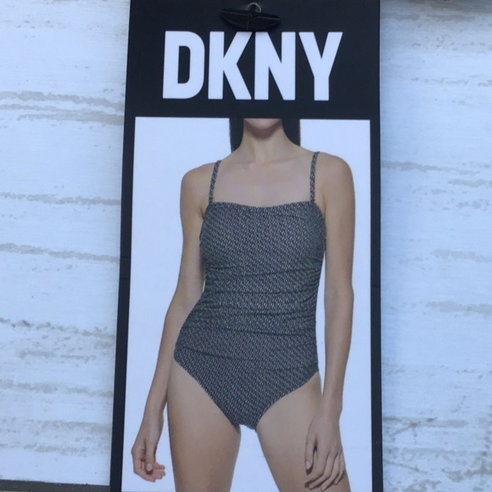 🌼 DNKY Black and‎ White swim. size Med. 4-Way Stretch Fabric
